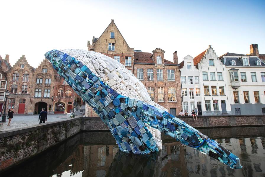 5吨海洋垃圾做成的“鲸鱼”雕塑，环保与艺术的完美结合（组图）