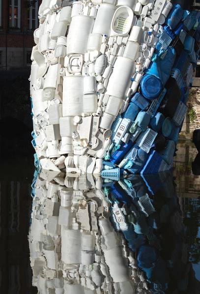 5吨海洋垃圾做成的“鲸鱼”雕塑，环保与艺术的完美结合（组图）