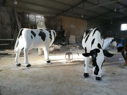 hj2671 玻璃钢彩绘奶牛雕塑_玻璃钢彩绘奶牛雕塑_滨州宏景雕塑有限公司