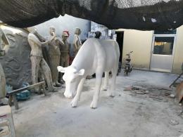 hj2683 玻璃钢彩绘奶牛雕塑_玻璃钢彩绘奶牛雕塑_滨州宏景雕塑有限公司