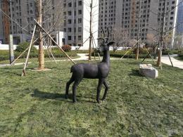 hj2570 玻璃钢小鹿雕塑_玻璃钢小鹿雕塑_滨州宏景雕塑有限公司